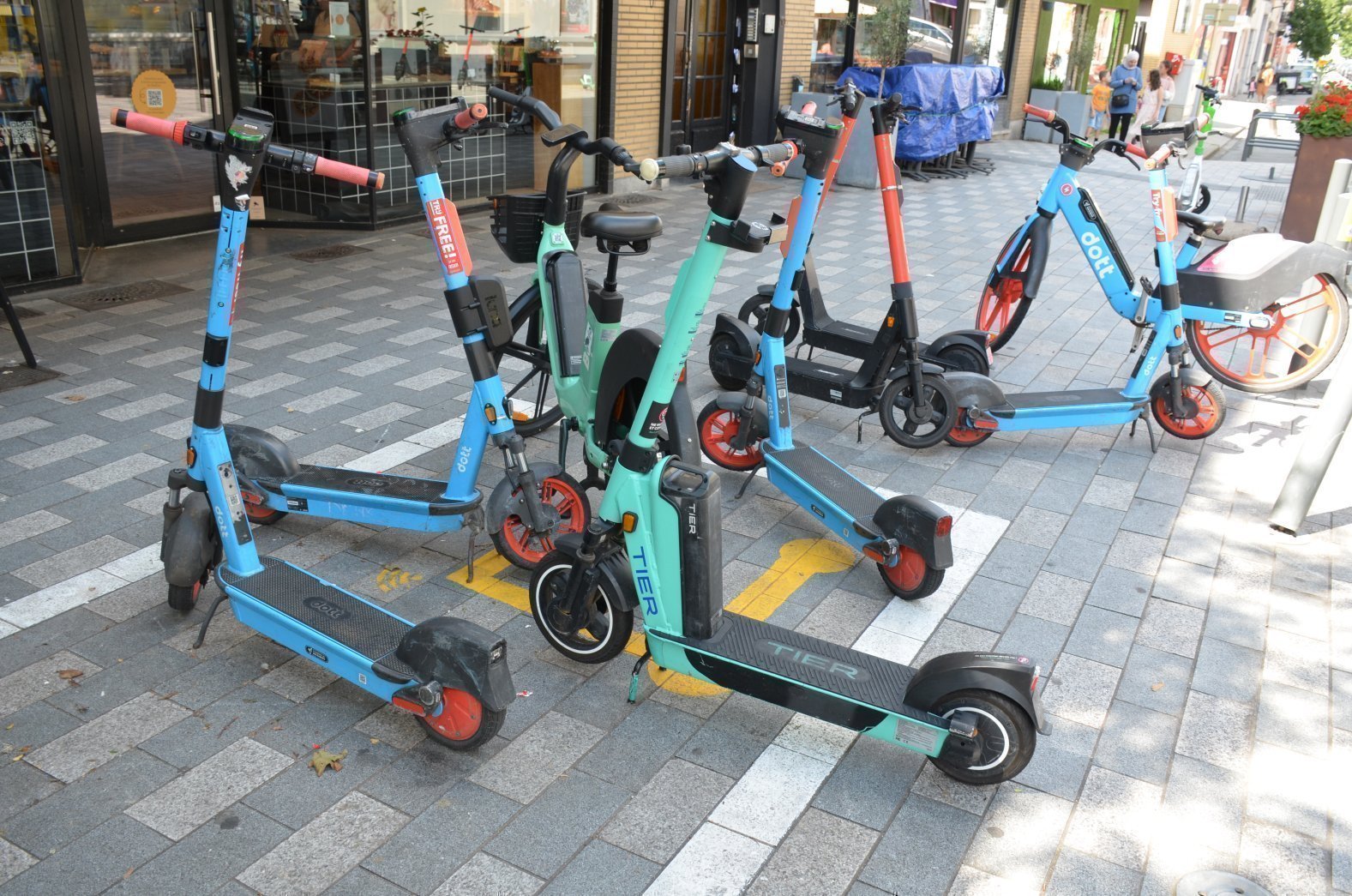 Des dropzones obligatoires pour les trottinettes et vélos électriques partagés